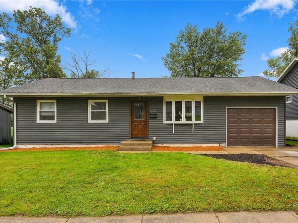 1118 18th St NW , Cedar Rapids, IA 52405