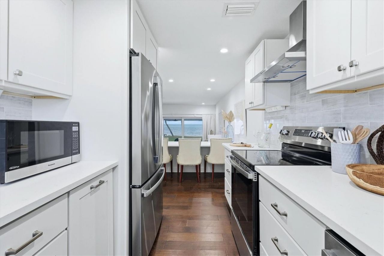 4532 Ocean Boulevard, Unit 209, Sarasota, FL 34242 Photo