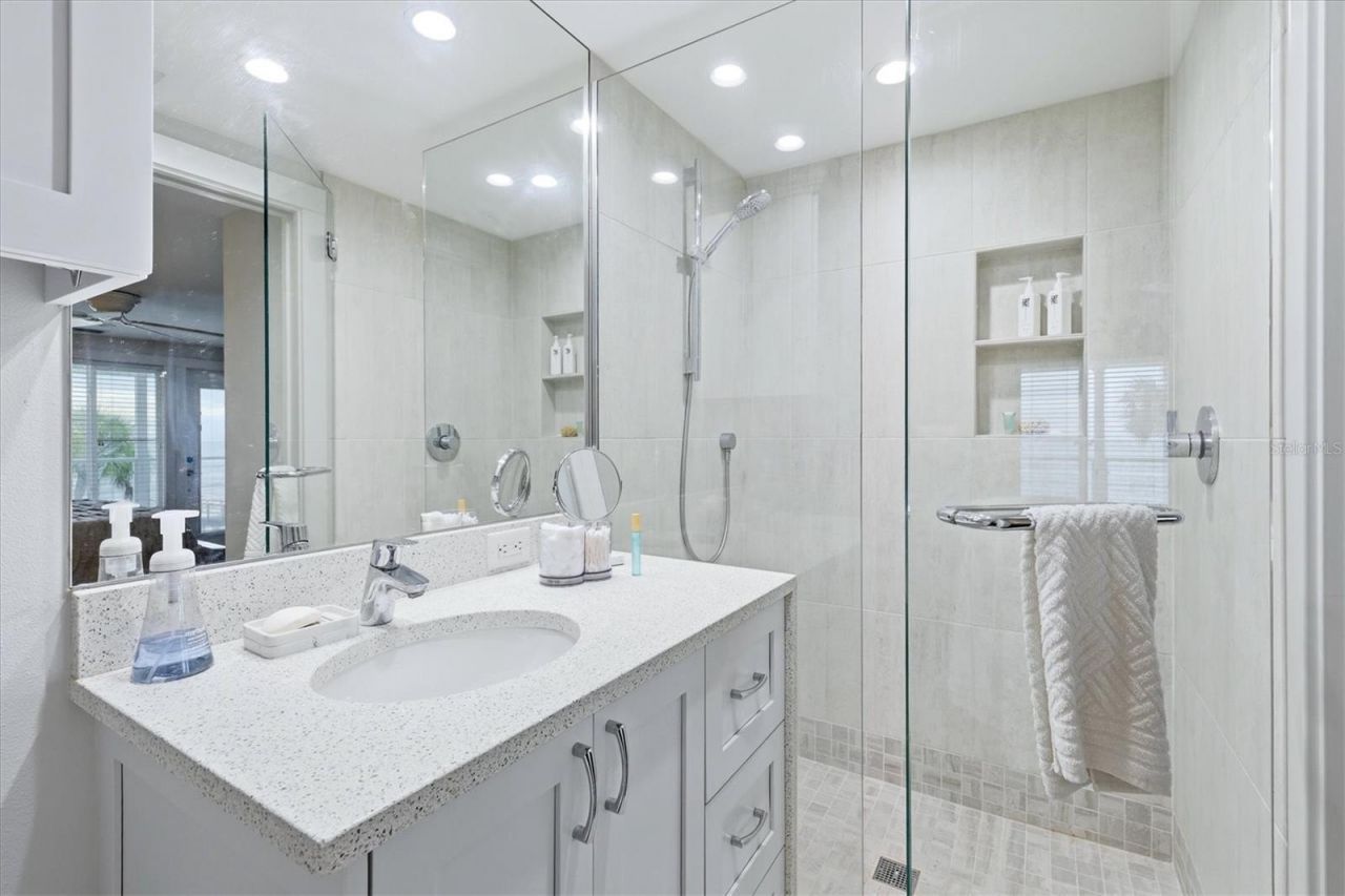 4532 Ocean Boulevard, Unit 209, Sarasota, FL 34242 Photo