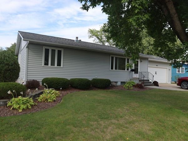 1611 6th Street N, Wahpeton, ND 58075