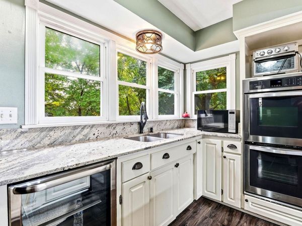 817 Kenwood Lane, Maplewood, MN 55117