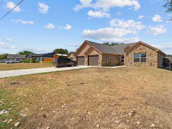 220 St Charles Drive, Unit B, Springtown, TX 76082