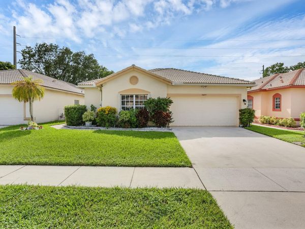 7607 Colony Lake Drive, Boynton Beach, FL 33436