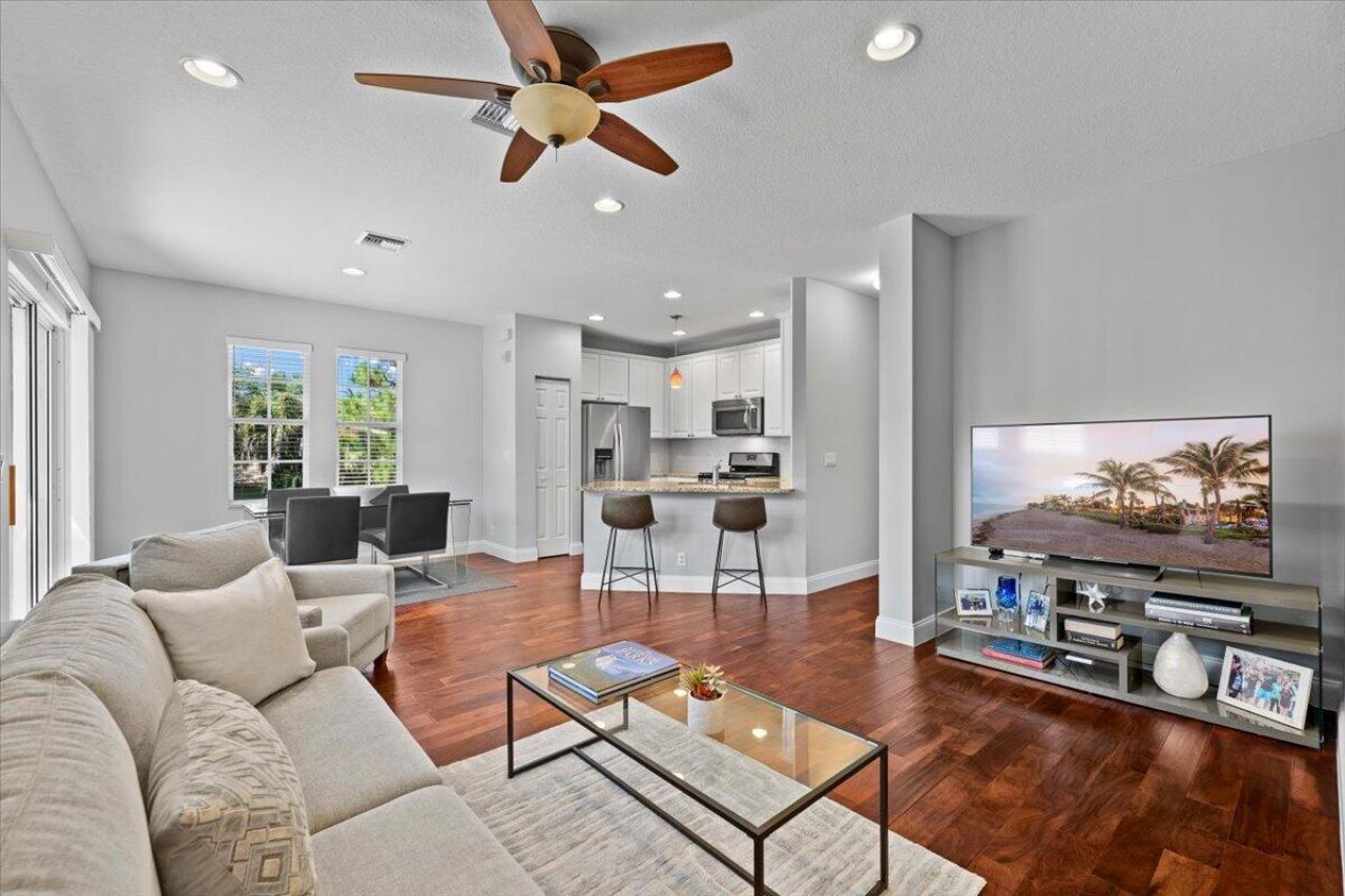 209 Evergrene Parkway, Palm Beach Gardens, FL 33410 Photo