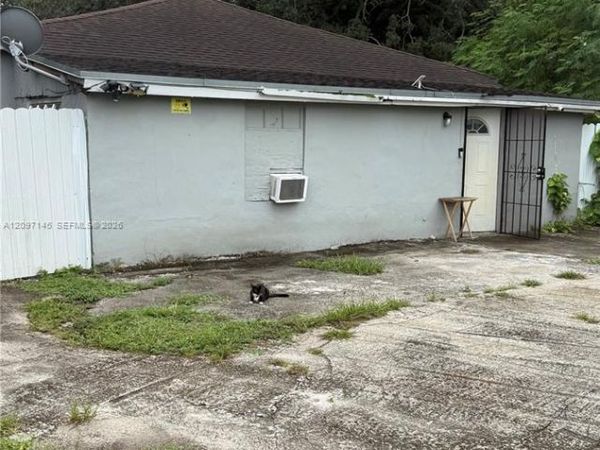 2240 NW 102nd St , Miami, FL 33147