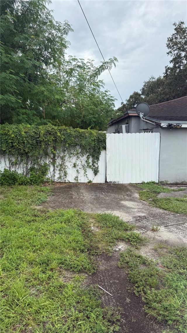 2240 NW 102nd St , Miami, FL 33147 Photo