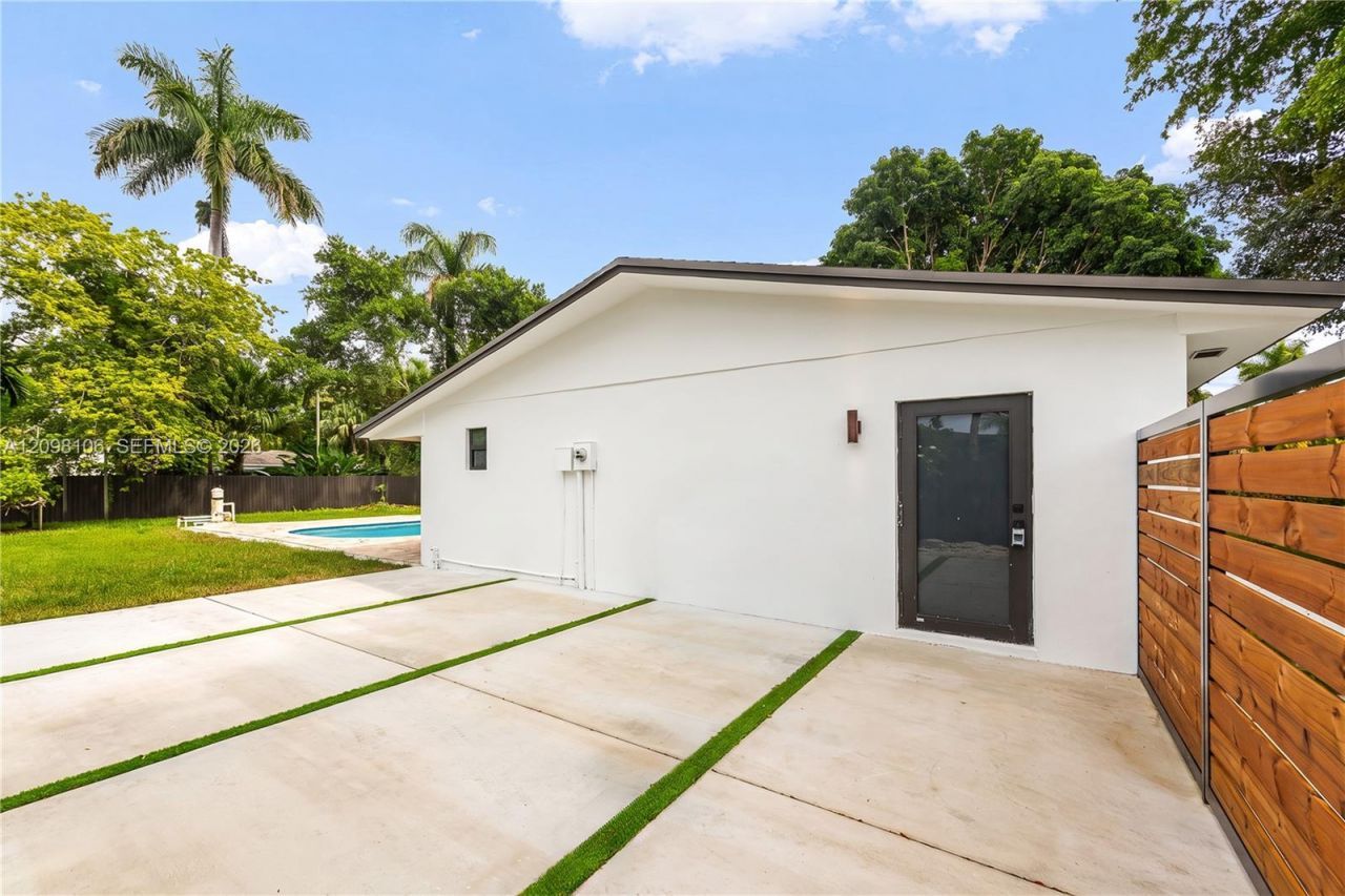 9721 SW 122nd St, Miami, FL 33176 Photo