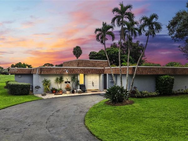 6204 Jacaranda Cir , Tamarac, FL 33319