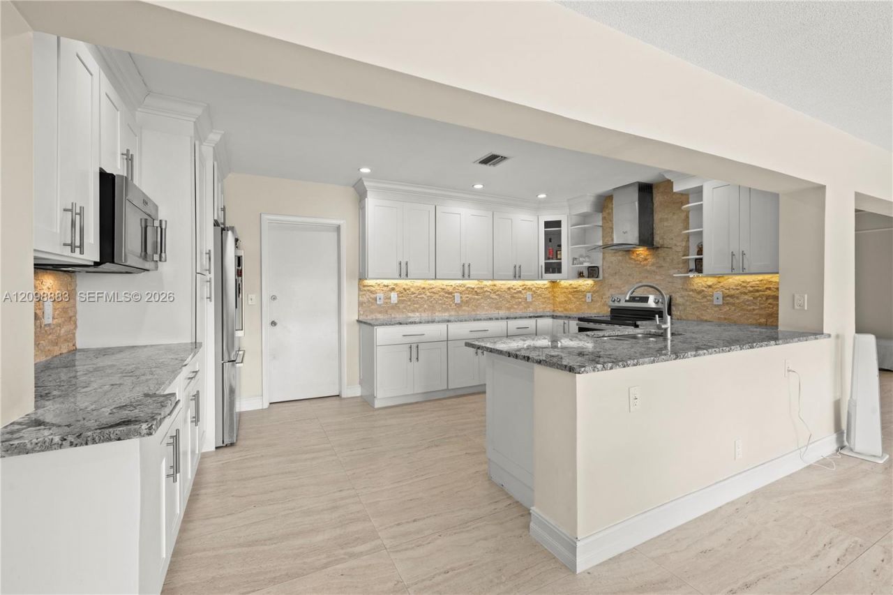 6204 Jacaranda Cir , Tamarac, FL 33319 Photo