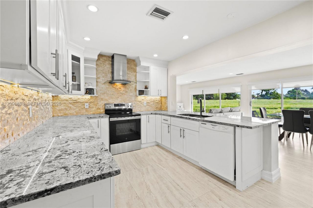 6204 Jacaranda Cir , Tamarac, FL 33319 Photo
