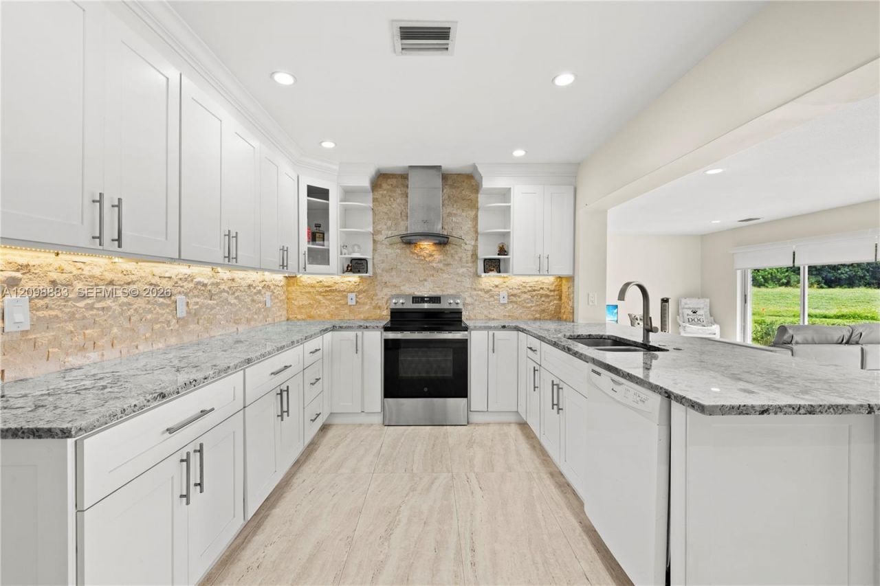 6204 Jacaranda Cir , Tamarac, FL 33319 Photo