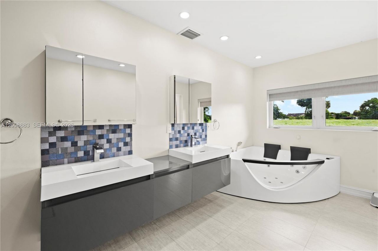 6204 Jacaranda Cir , Tamarac, FL 33319 Photo
