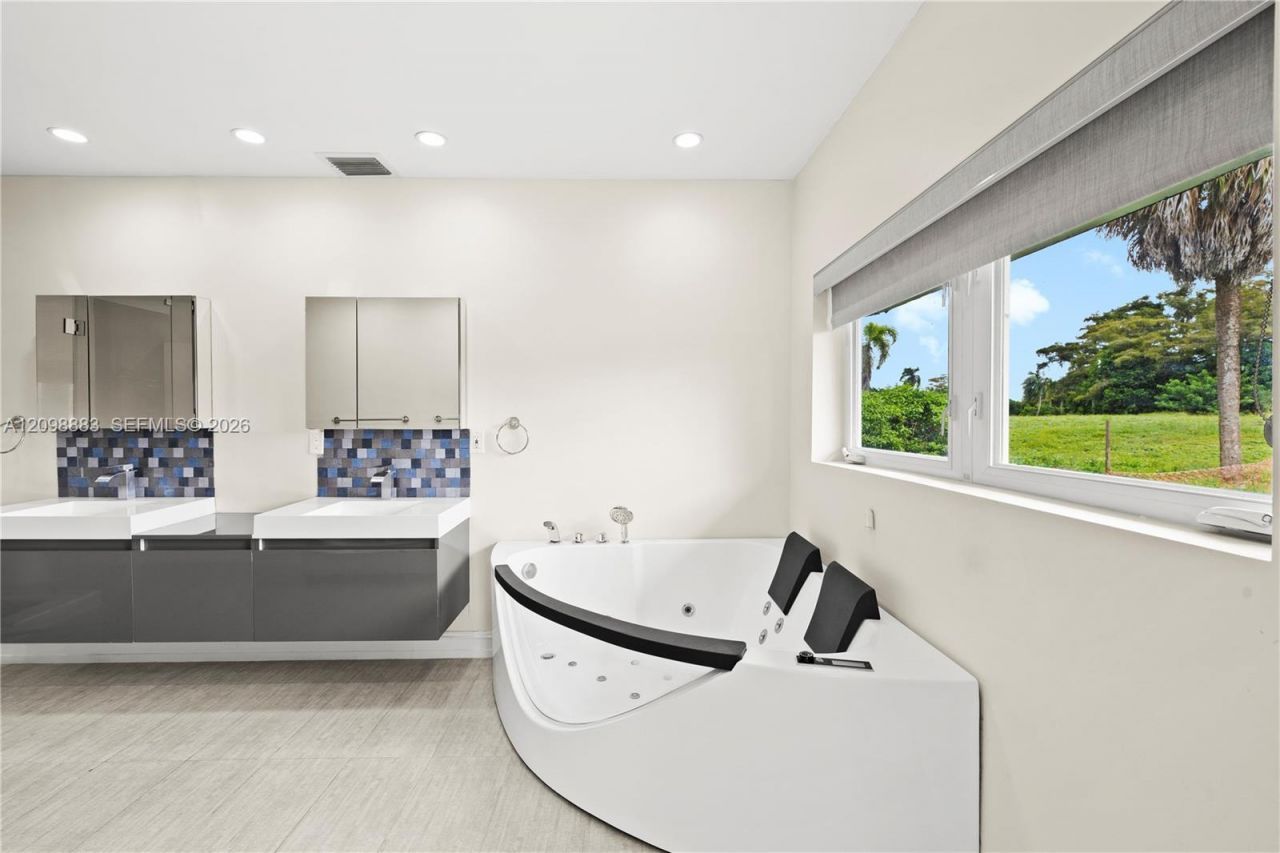 6204 Jacaranda Cir , Tamarac, FL 33319 Photo