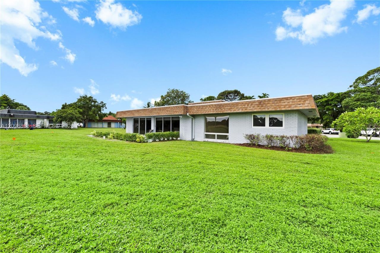 6204 Jacaranda Cir , Tamarac, FL 33319 Photo