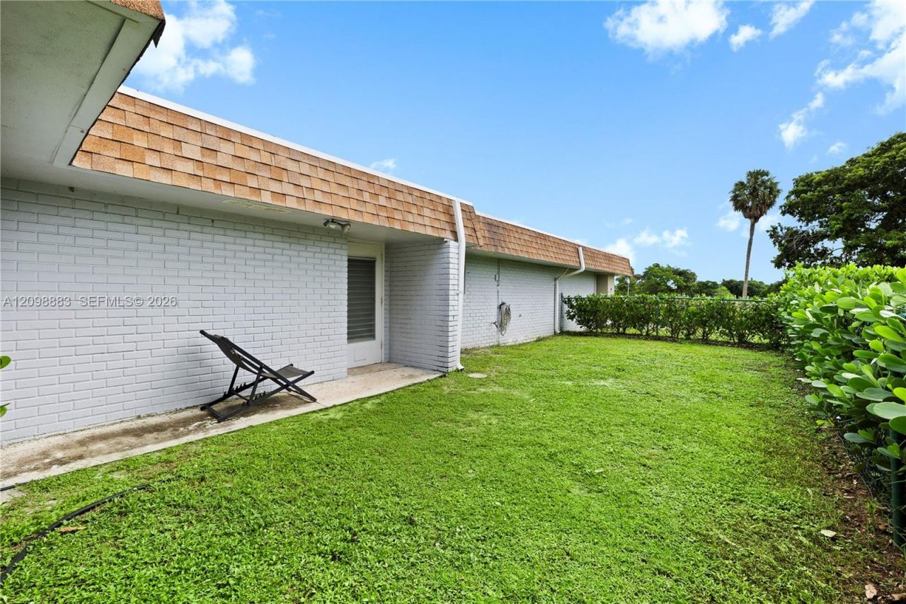 6204 Jacaranda Cir , Tamarac, FL 33319 Photo