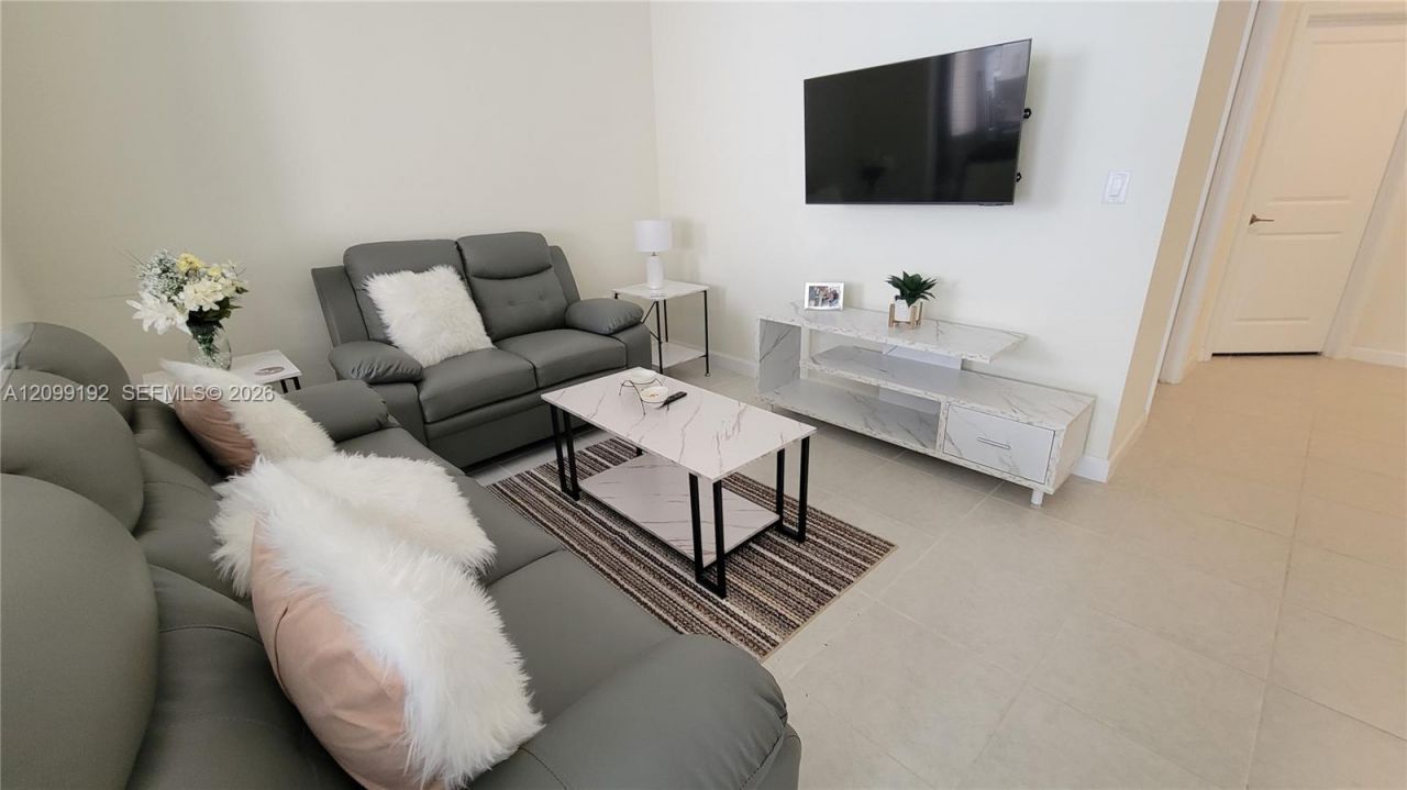 11418 W 34th Ct , Unit ., Hialeah, FL 33018 Photo