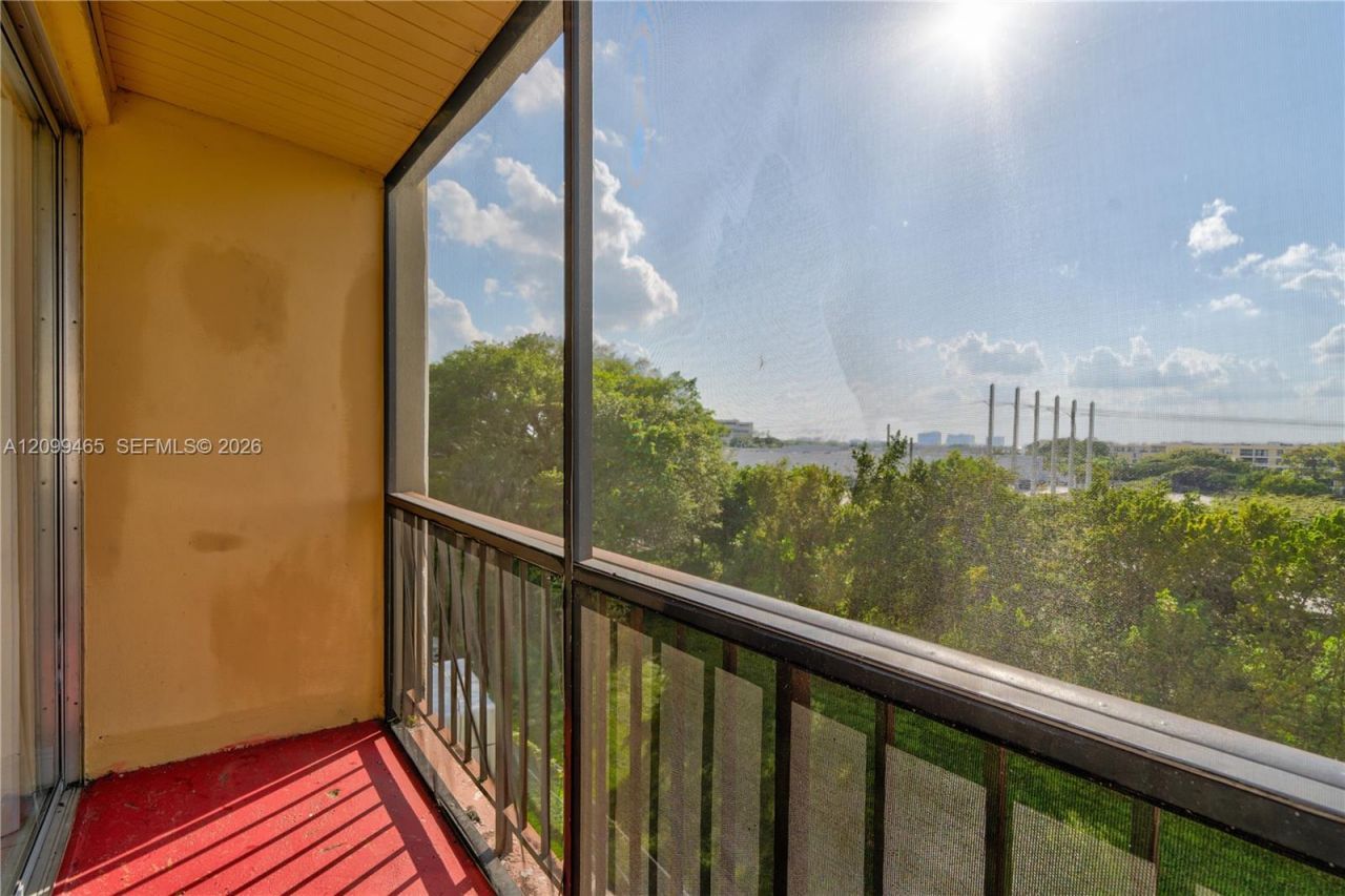 8870 Fontainebleau Blvd , Unit 503, Miami, FL 33172 Photo