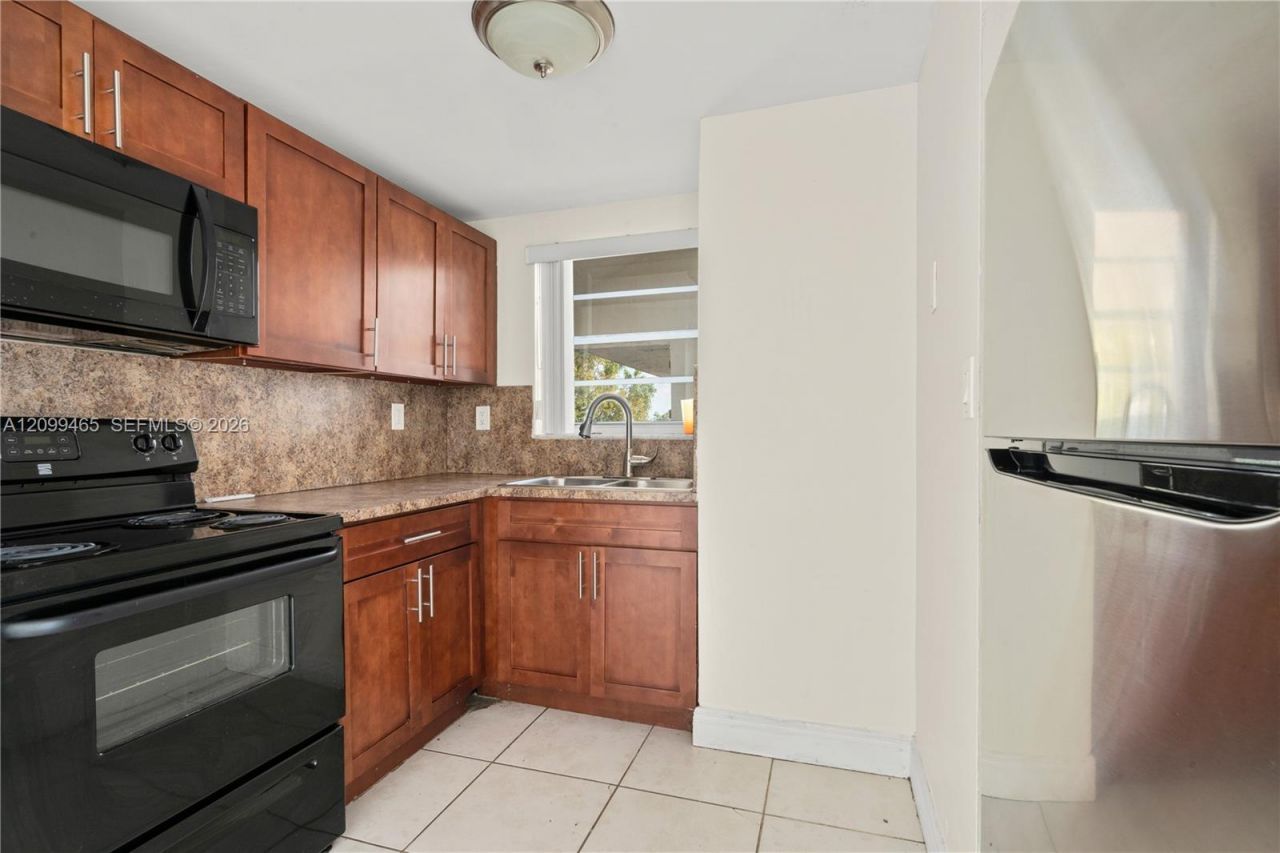 8870 Fontainebleau Blvd , Unit 503, Miami, FL 33172 Photo