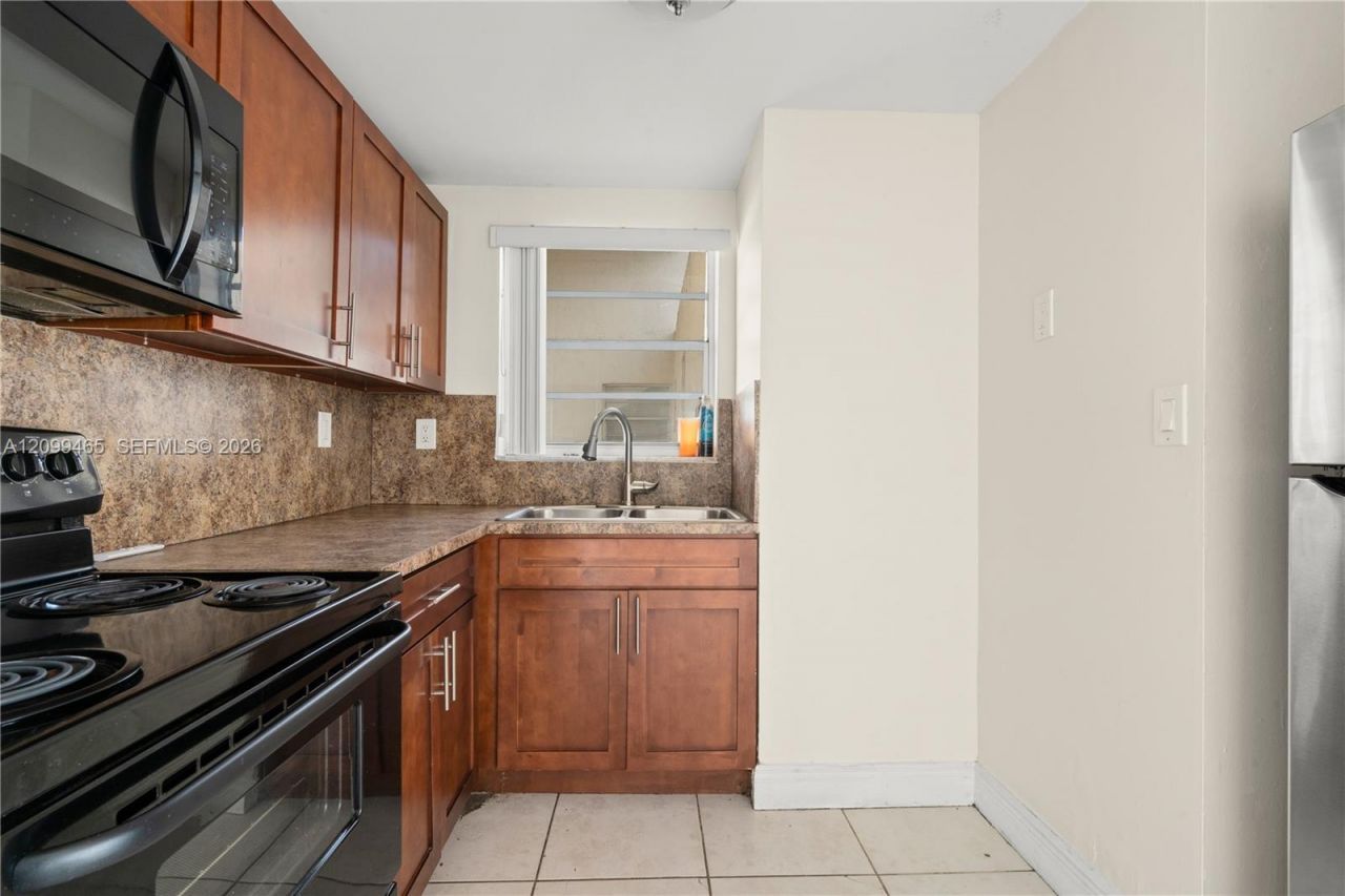 8870 Fontainebleau Blvd , Unit 503, Miami, FL 33172 Photo