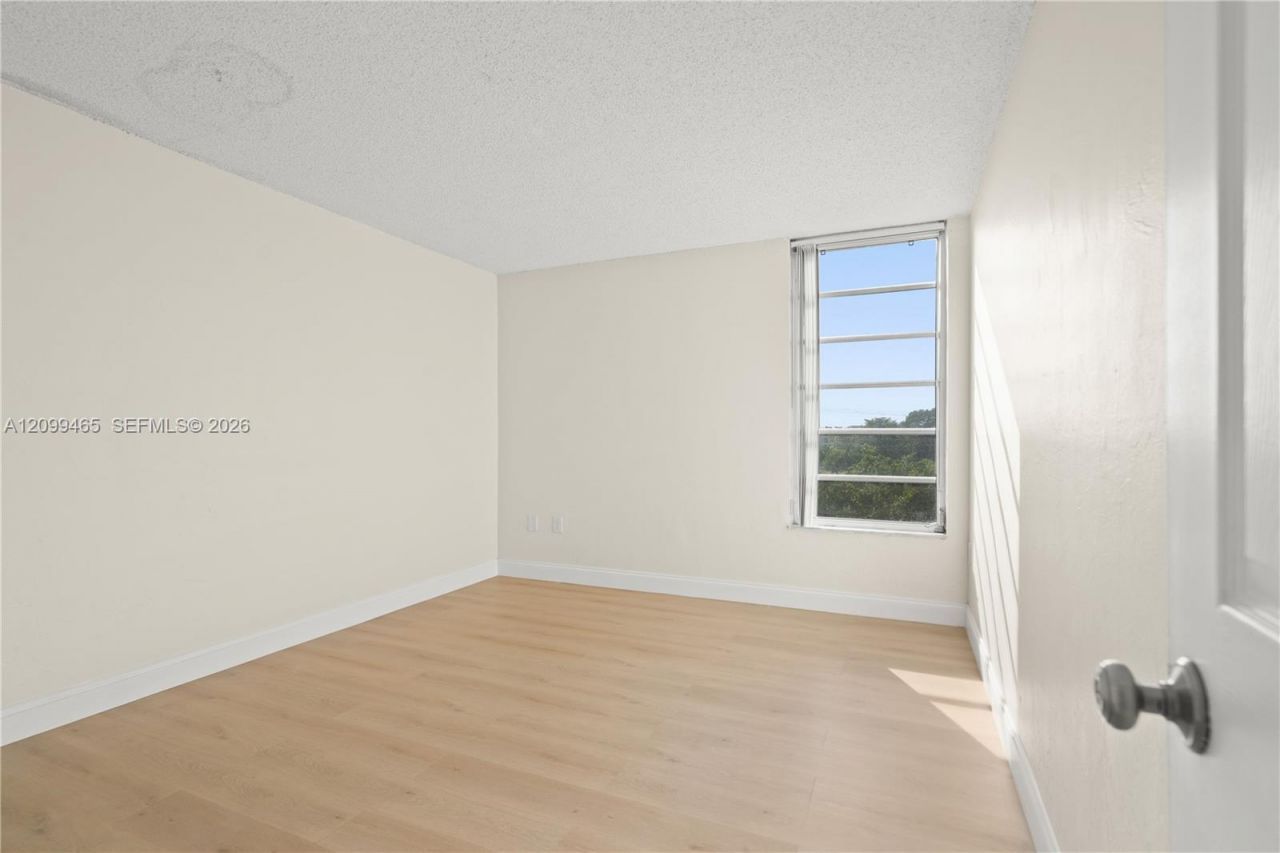 8870 Fontainebleau Blvd , Unit 503, Miami, FL 33172 Photo