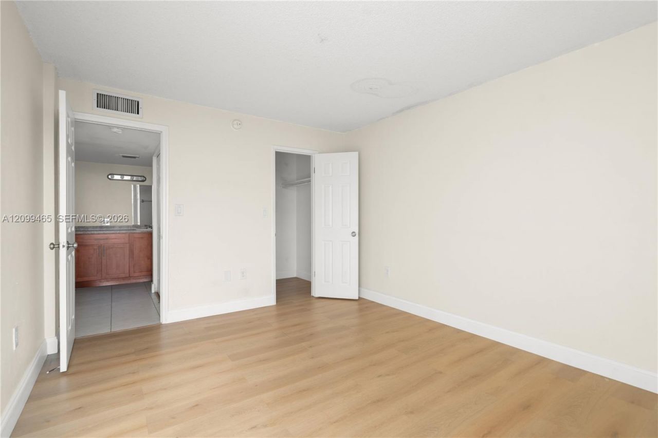 8870 Fontainebleau Blvd , Unit 503, Miami, FL 33172 Photo