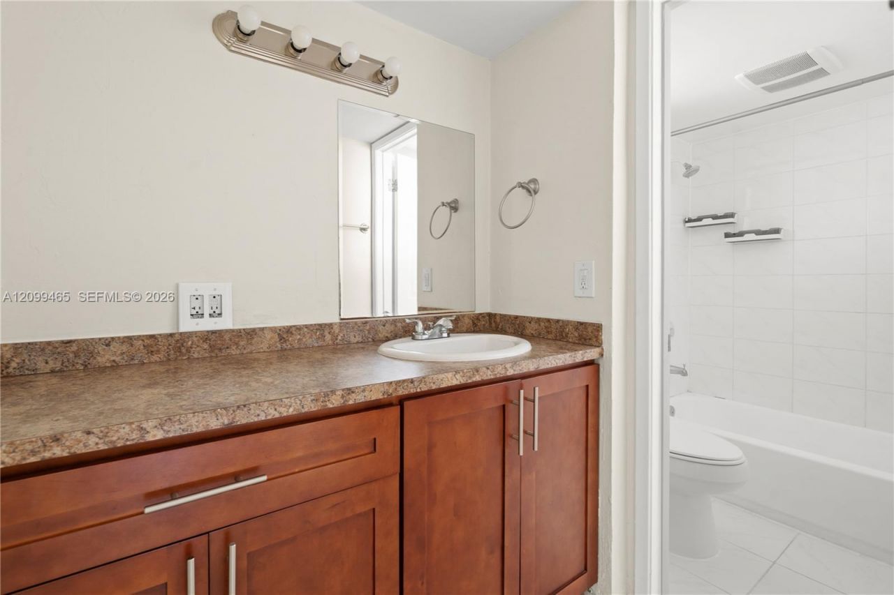 8870 Fontainebleau Blvd , Unit 503, Miami, FL 33172 Photo