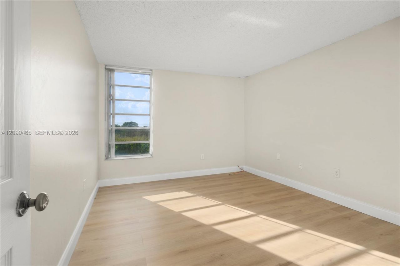 8870 Fontainebleau Blvd , Unit 503, Miami, FL 33172 Photo