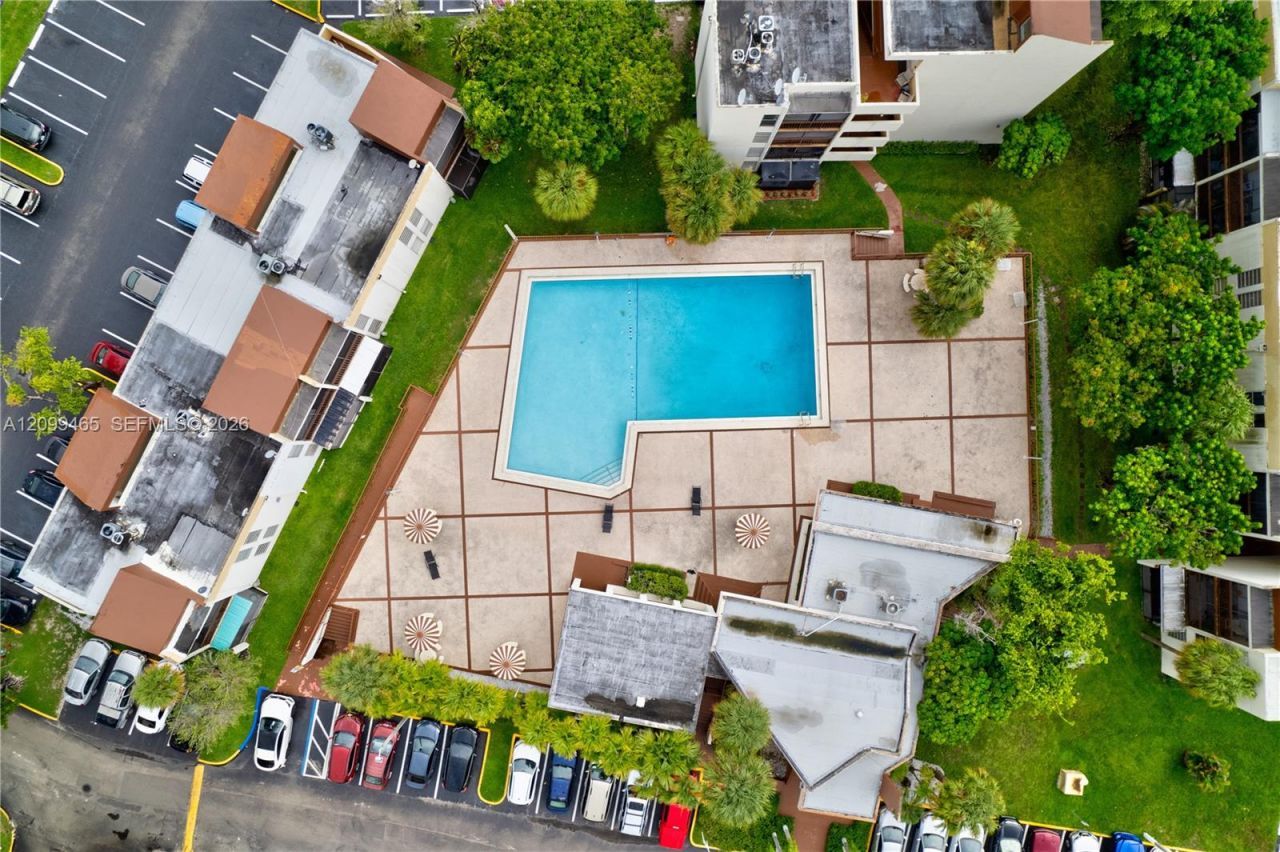 8870 Fontainebleau Blvd , Unit 503, Miami, FL 33172 Photo