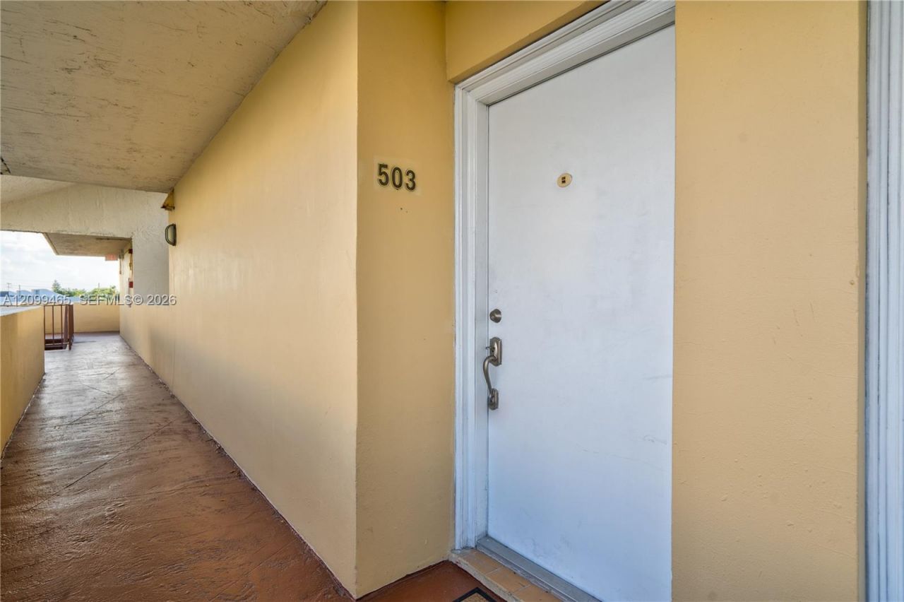 8870 Fontainebleau Blvd , Unit 503, Miami, FL 33172 Photo