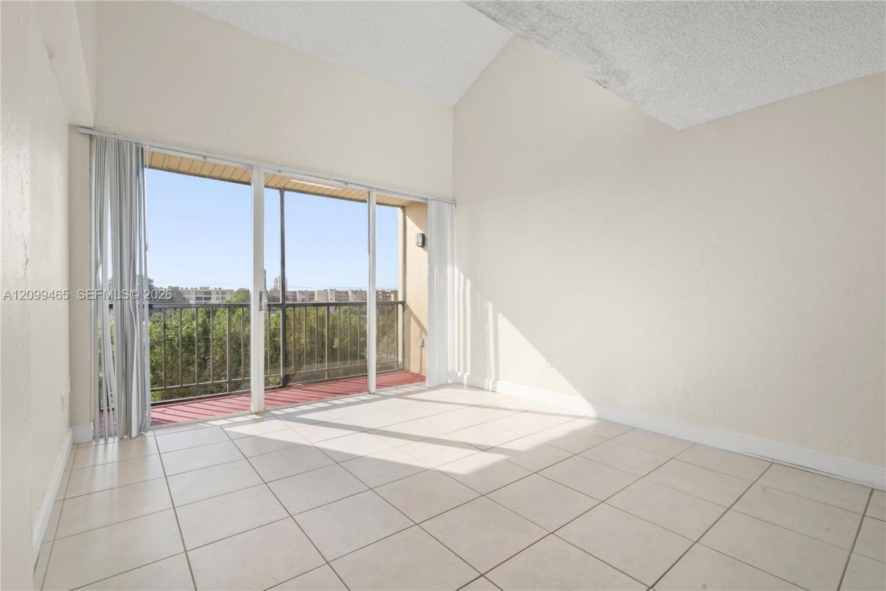 8870 Fontainebleau Blvd , Unit 503, Miami, FL 33172 Photo