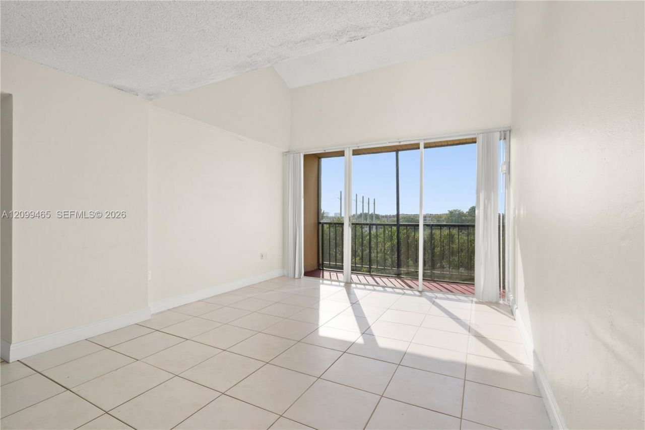 8870 Fontainebleau Blvd , Unit 503, Miami, FL 33172 Photo