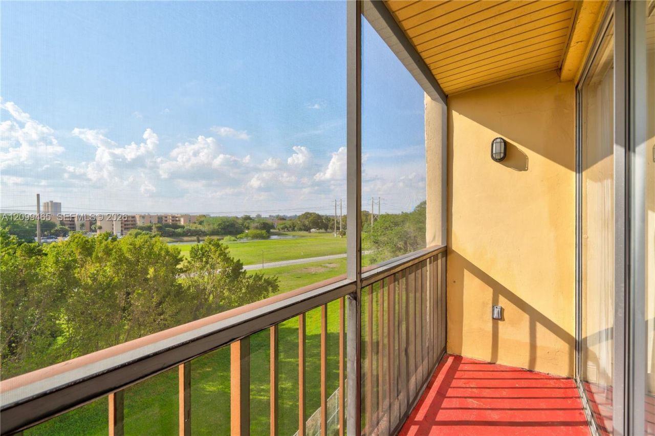 8870 Fontainebleau Blvd , Unit 503, Miami, FL 33172 Photo
