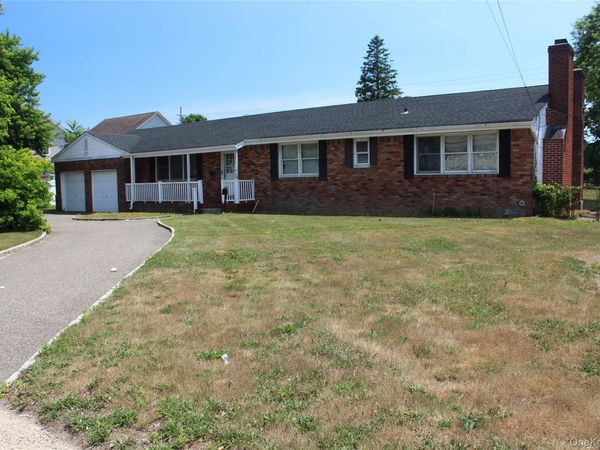 924 Fulton Street , Farmingdale, NY 11735