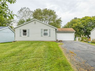 5 Village Trail, Spencerport, NY 14559