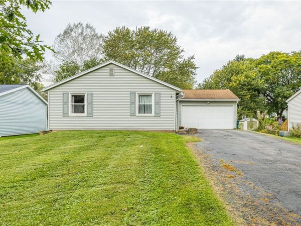 5 Village Trail, Spencerport, NY 14559