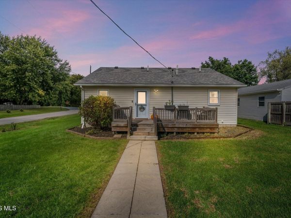 2704 Portland Street, Oregon, OH 43616