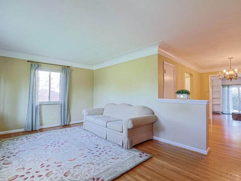 181 Ireland Avenue, Greenhills, OH 45218 Photo 4