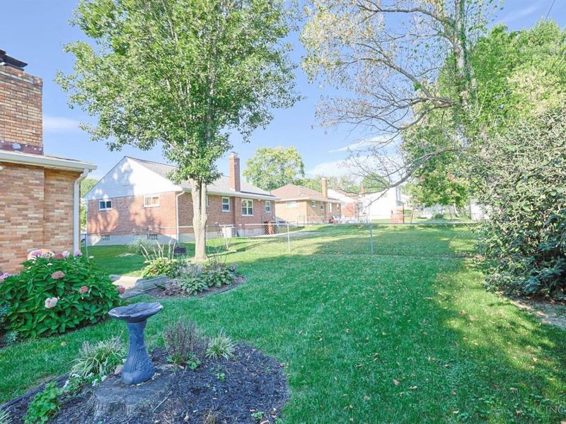 181 Ireland Avenue, Greenhills, OH 45218 Photo 41