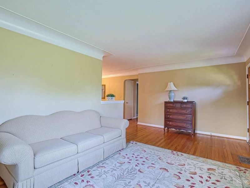 181 Ireland Avenue, Greenhills, OH 45218 Photo 6