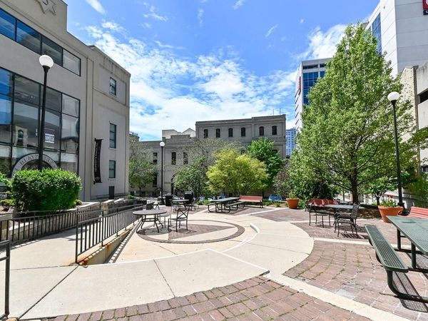 270 E Highland AVENUE, Unit 812, Milwaukee, WI 53202