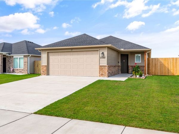2525 E Foxbury Street , Siloam Springs, AR 72761