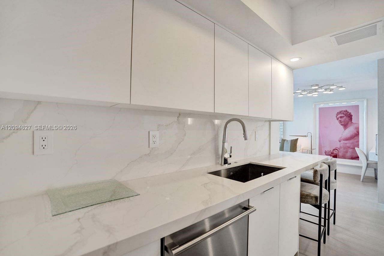 90 Alton Rd , Unit 2407, Miami Beach, FL 33139 Photo