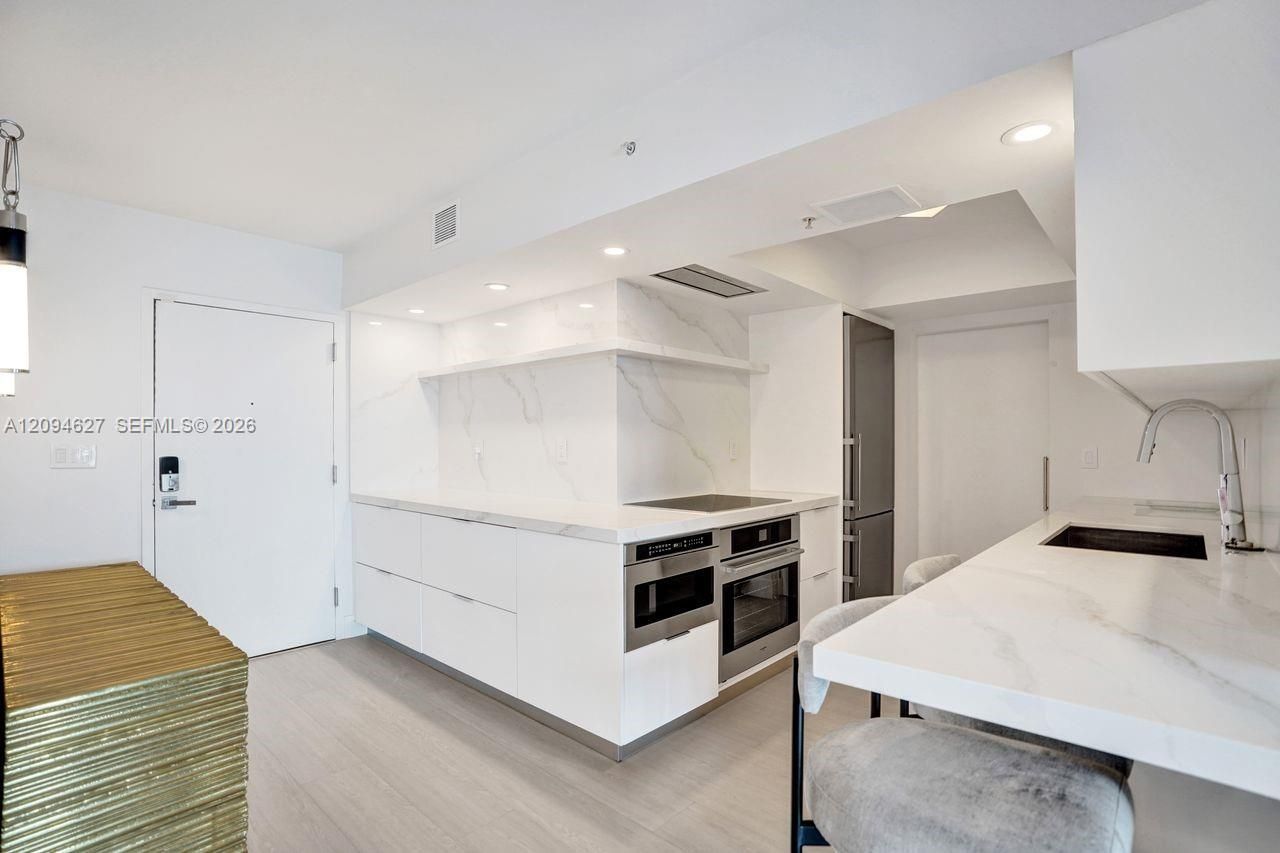 90 Alton Rd , Unit 2407, Miami Beach, FL 33139 Photo