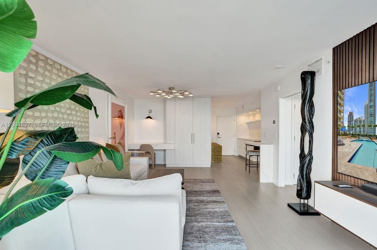 90 Alton Rd , Unit 2407, Miami Beach, FL 33139 Photo