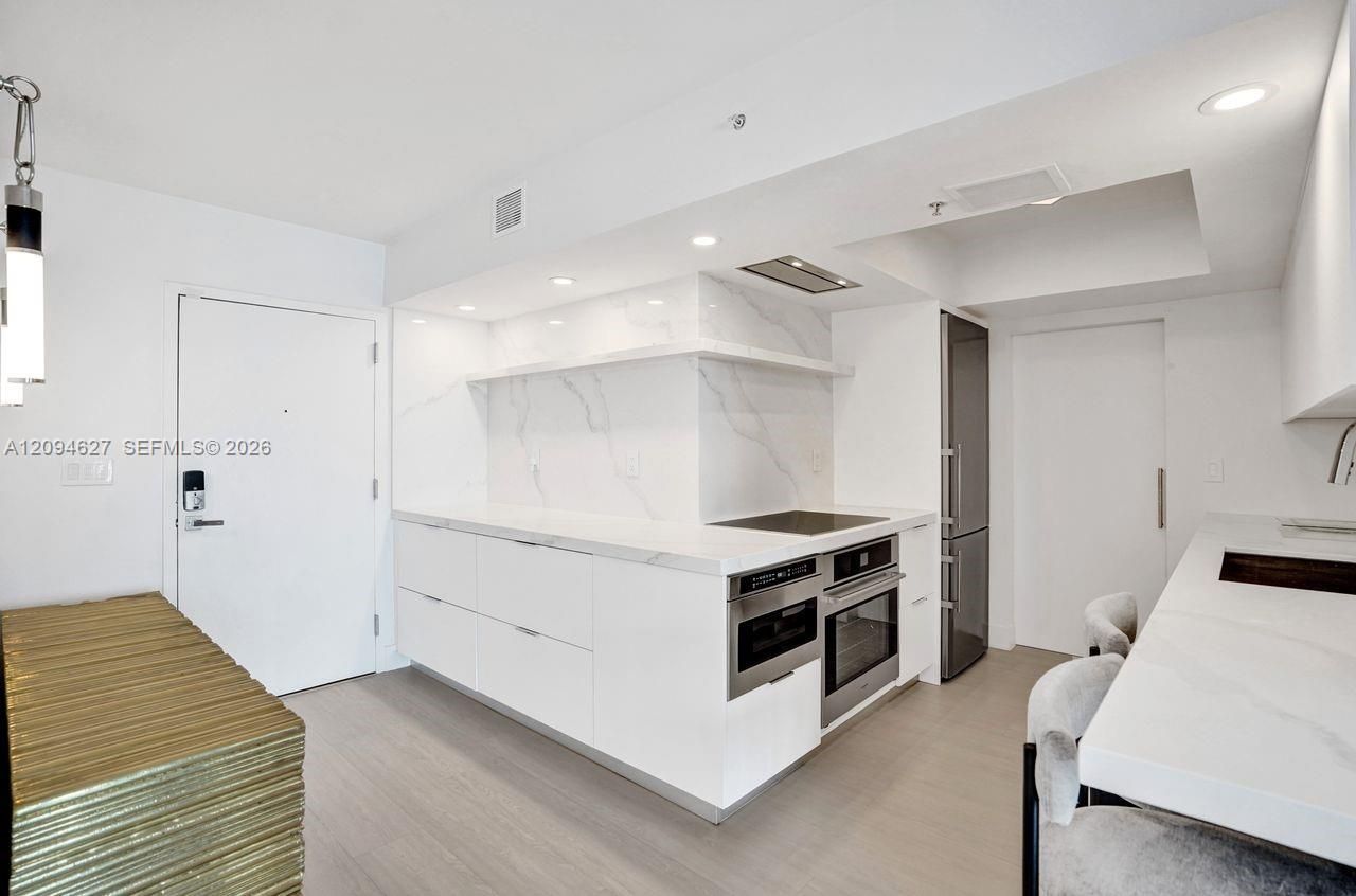90 Alton Rd , Unit 2407, Miami Beach, FL 33139 Photo