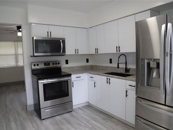 410 SW 9th Ave , Unit 1E, Hallandale Beach, FL 33009