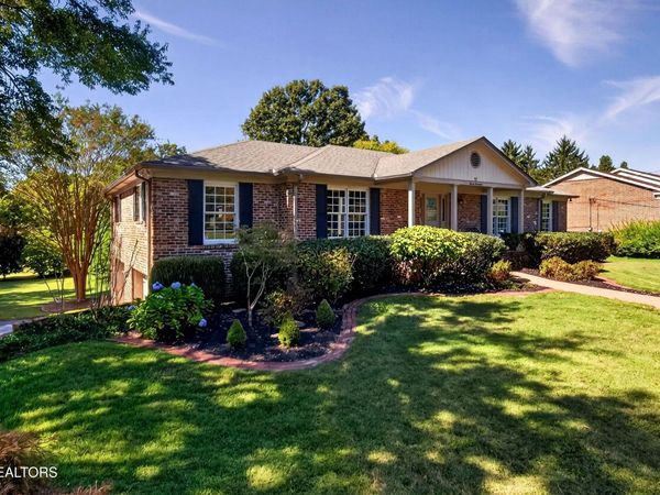 717 Kempton Rd, Knoxville, TN 37909