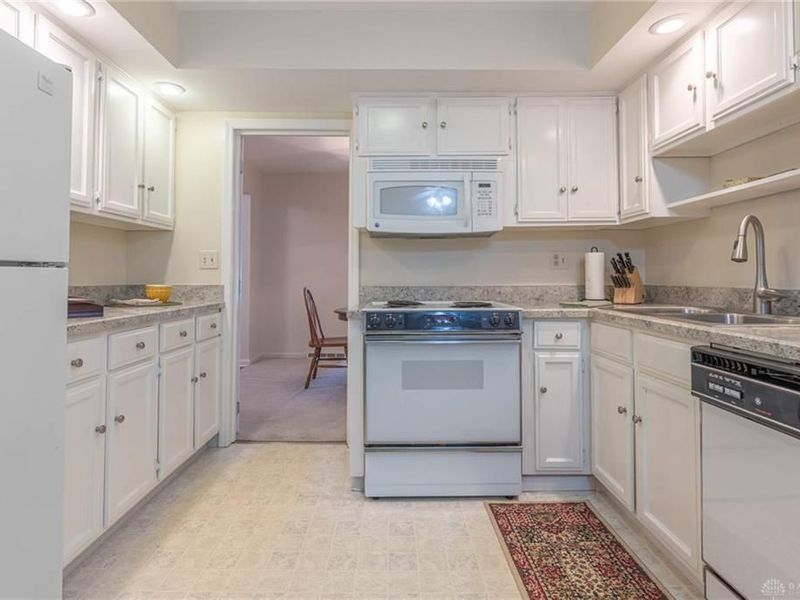 5401 Landau Drive, Unit 16, Kettering, OH 45429 Photo 9