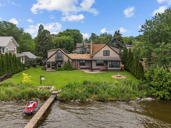 2346 HICKORY LANE, Oshkosh, WI 54901