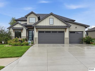 2007 S 211 Street, Elkhorn, NE 68022